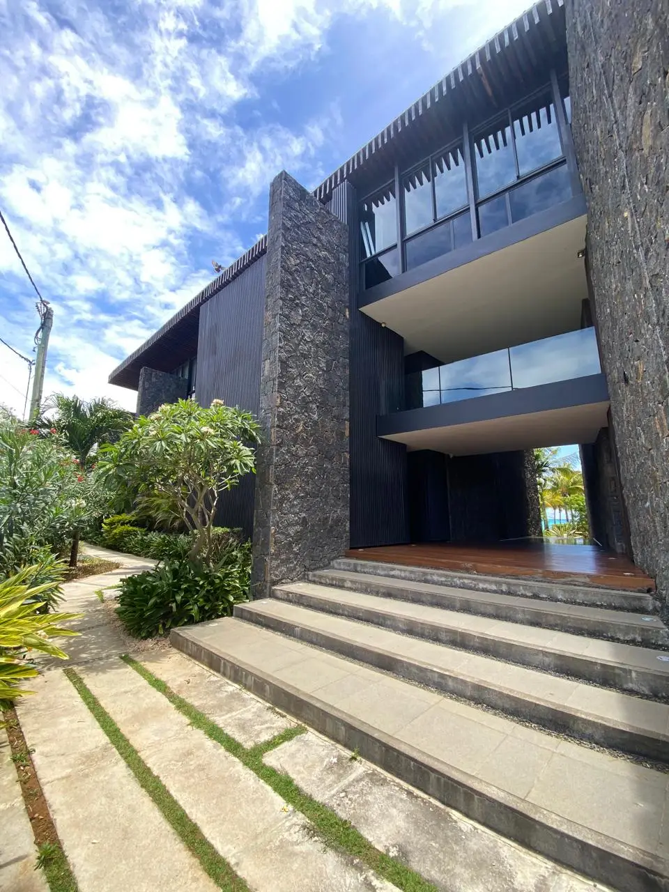 EROK RESIDENCE — EXCEPTIONAL GARDEN-LEVEL APARTMENT – 20