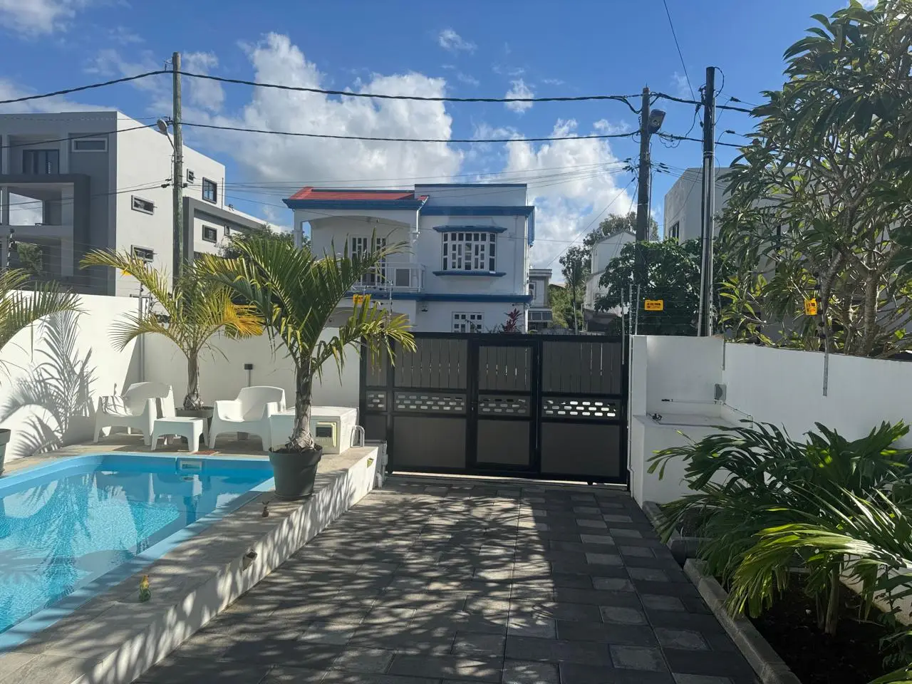 Villa contemporaine – Emplacement recherché – Proximité du Chemin 20 Pieds – Uniquement marché Mauricien – 1