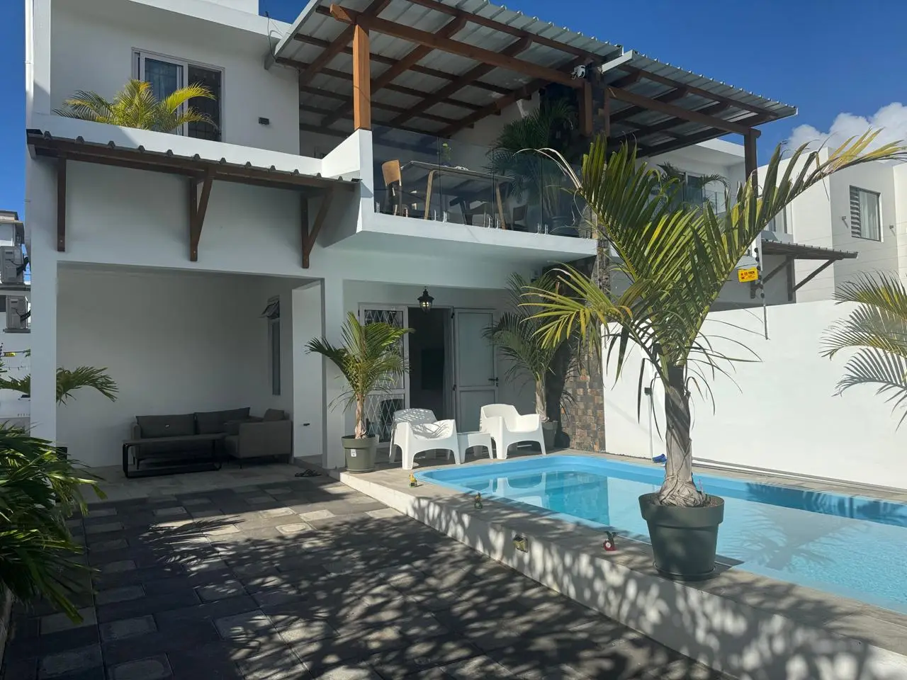 Villa à vendre à Grand Baie – Villa contemporaine – Emplacement recherché – Proximité du Chemin 20 Pieds – Uniquement marché Mauricien
