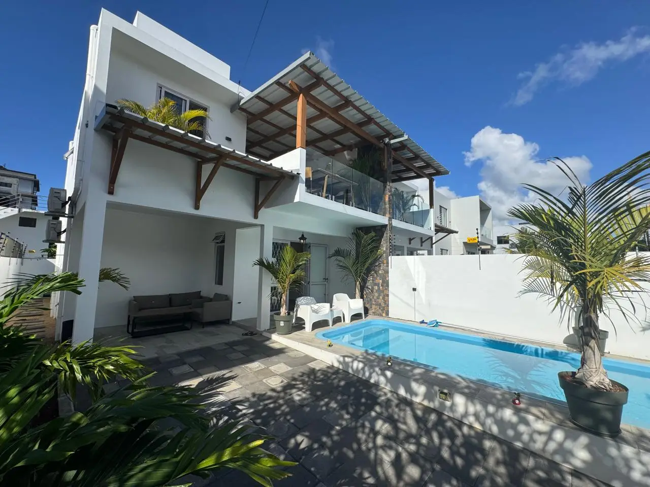 Villa contemporaine – Emplacement recherché – Proximité du Chemin 20 Pieds – Uniquement marché Mauricien – 4