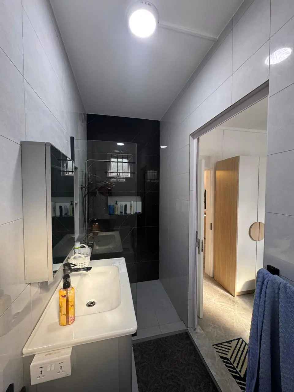 Villa contemporaine – Emplacement recherché – Proximité du Chemin 20 Pieds – Uniquement marché Mauricien – 7
