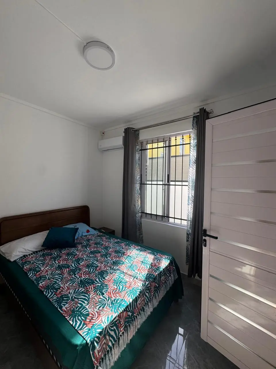 Villa contemporaine – Emplacement recherché – Proximité du Chemin 20 Pieds – Uniquement marché Mauricien – 9
