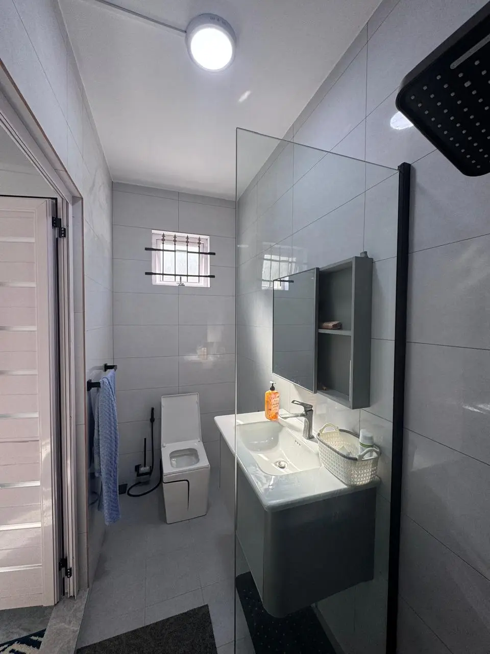 Villa contemporaine – Emplacement recherché – Proximité du Chemin 20 Pieds – Uniquement marché Mauricien – 10