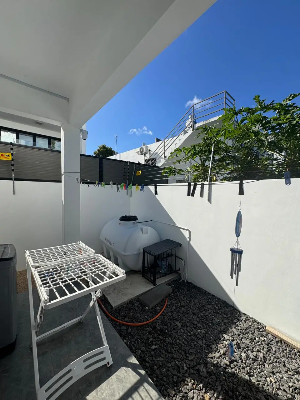 Villa contemporaine – Emplacement recherché – Proximité du Chemin 20 Pieds – Uniquement marché Mauricien – 14