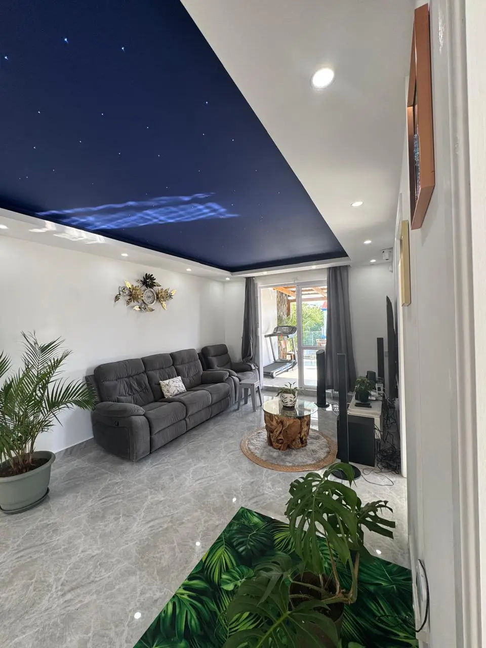 Villa contemporaine – Emplacement recherché – Proximité du Chemin 20 Pieds – Uniquement marché Mauricien – 17