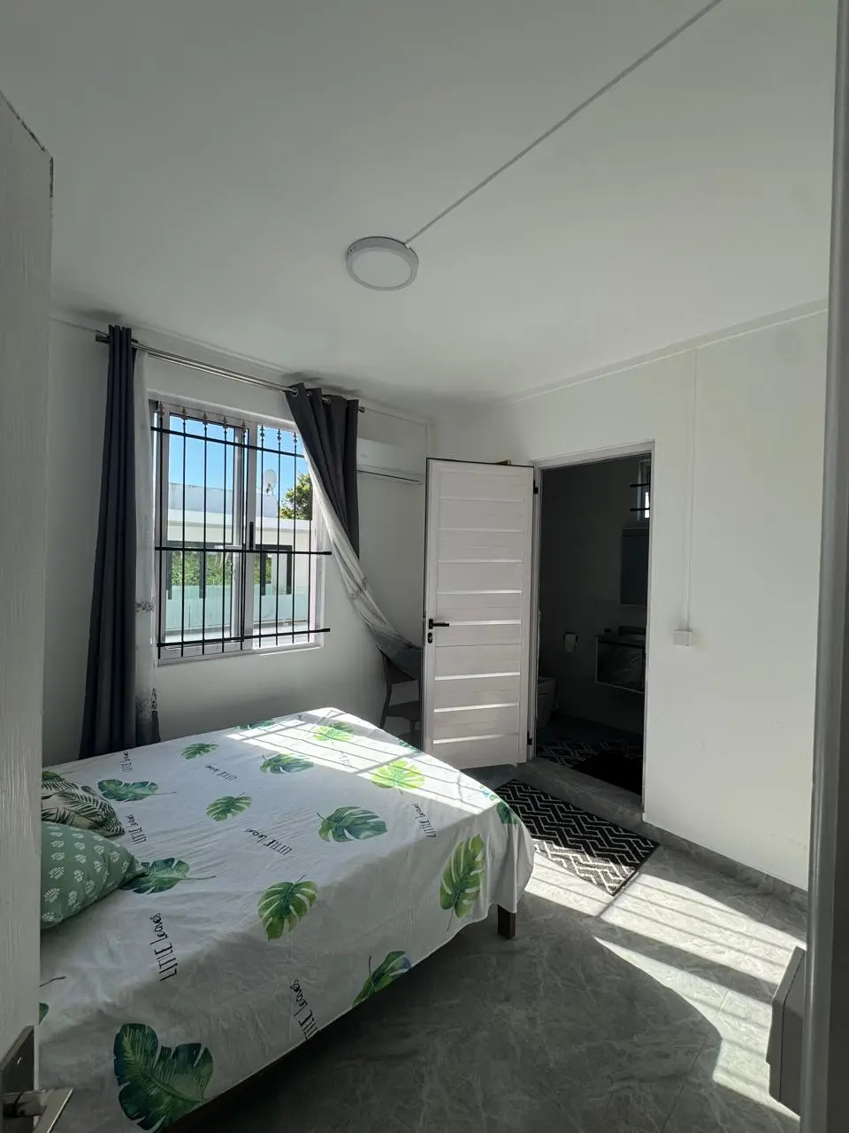 Villa contemporaine – Emplacement recherché – Proximité du Chemin 20 Pieds – Uniquement marché Mauricien – 18